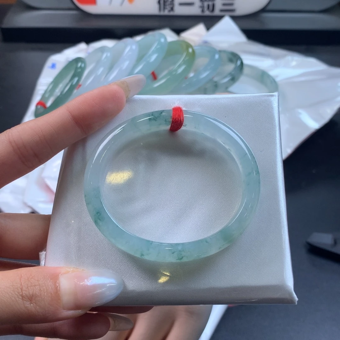 翡翠未镶嵌手镯52贵妃