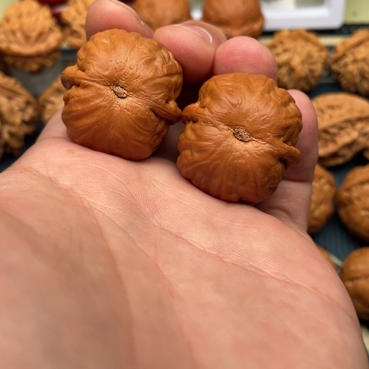 文玩核桃把件红方印