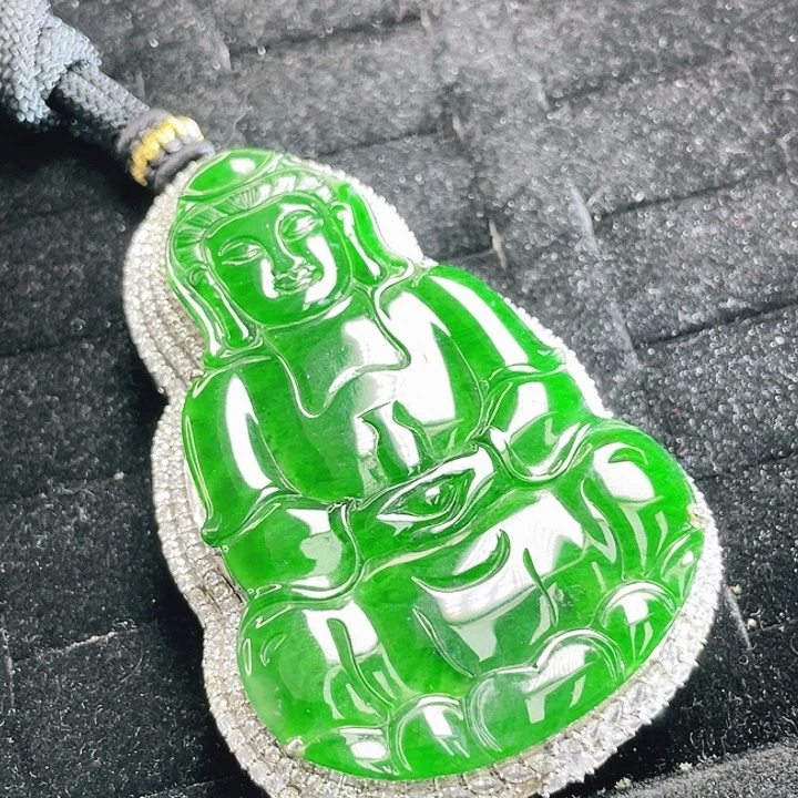 辉***哥翡翠未镶嵌颈饰67