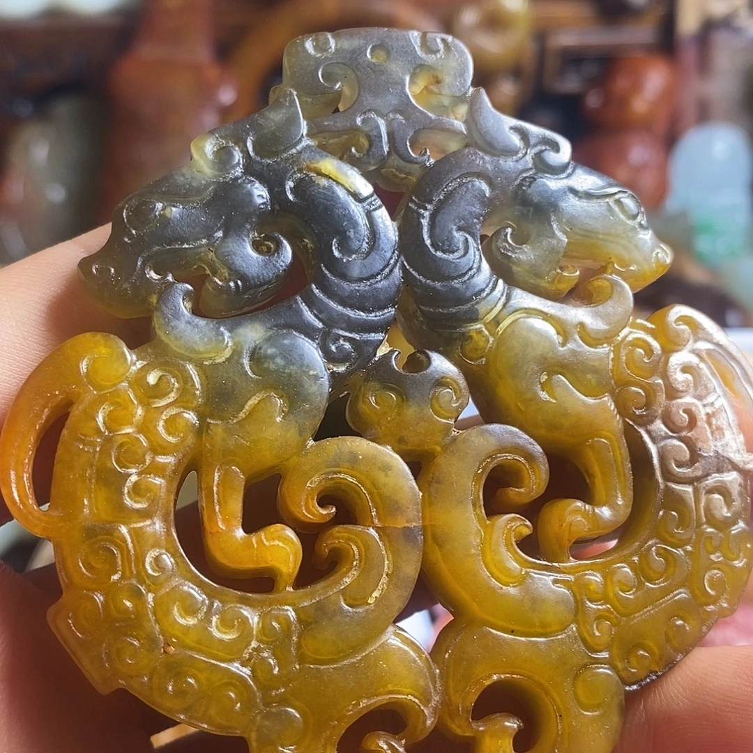未镶嵌岫岩老玉（透闪石质玉）挂件
