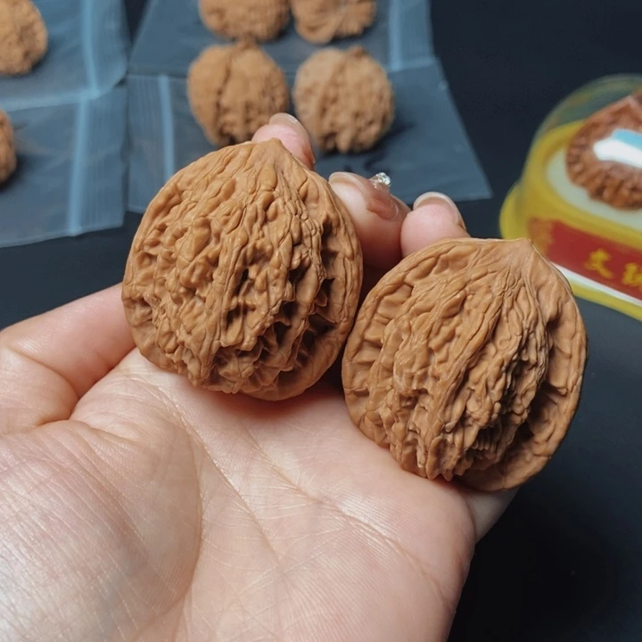 白***白文玩核桃吊坠虎头