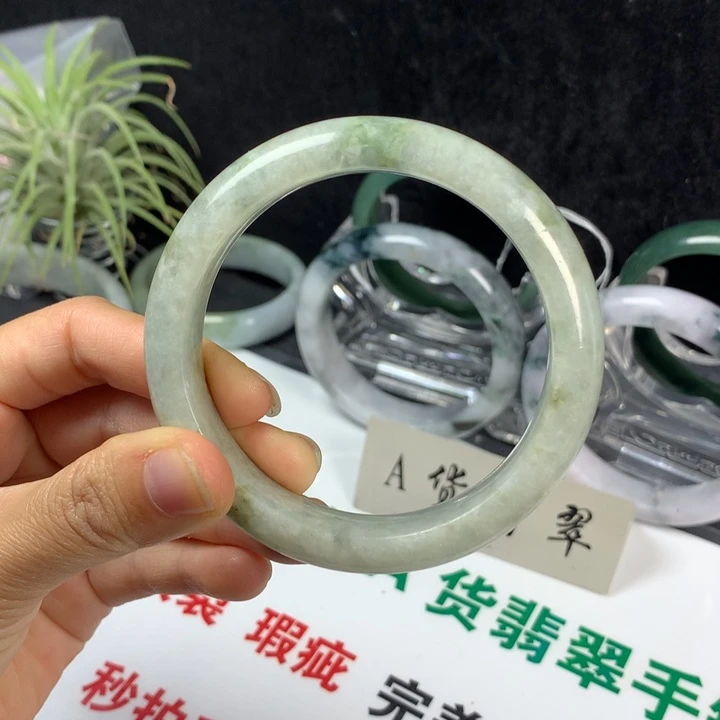 翡翠未镶嵌手镯17号。 57.5圈