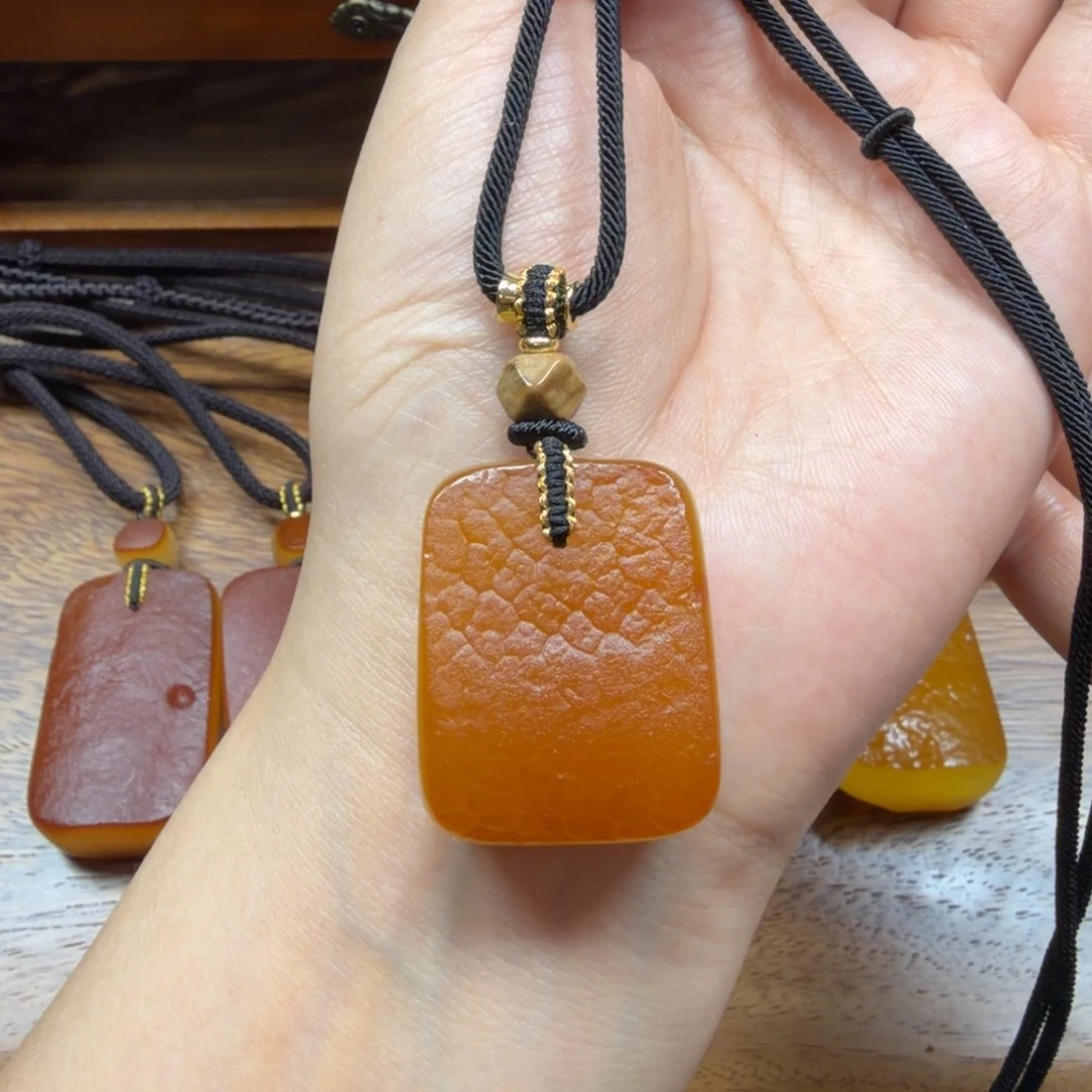 琥珀未镶嵌吊坠(赠链)