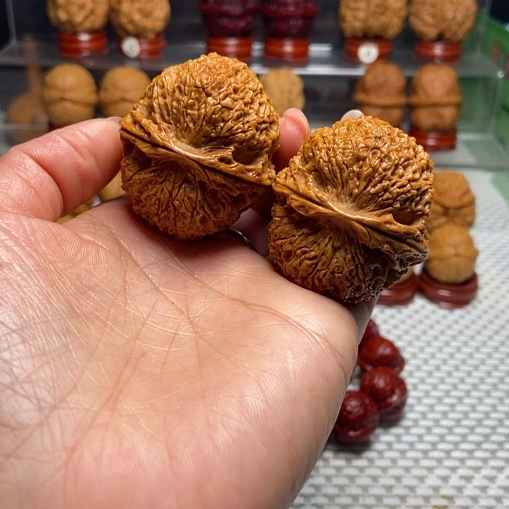 文玩核桃把件10盘龙纹绣球