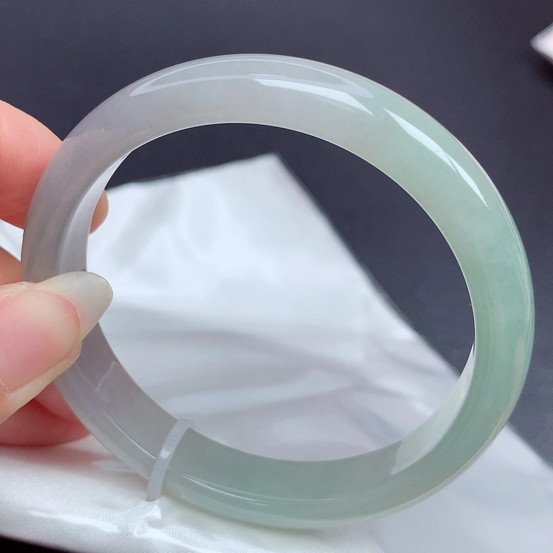 翡翠手镯未镶嵌58圈口