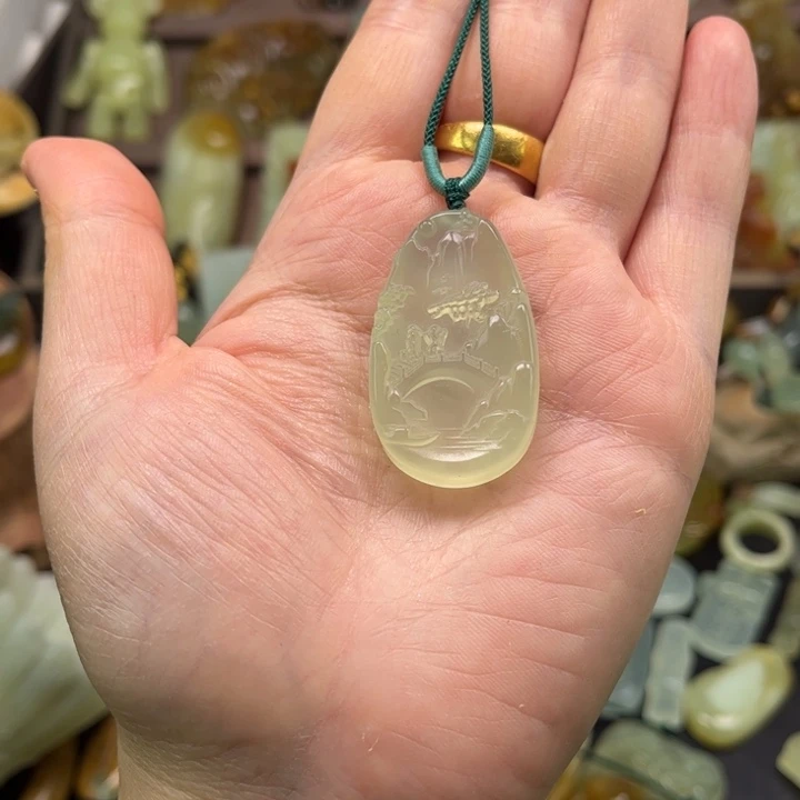 蛇纹石玉未镶嵌颈饰