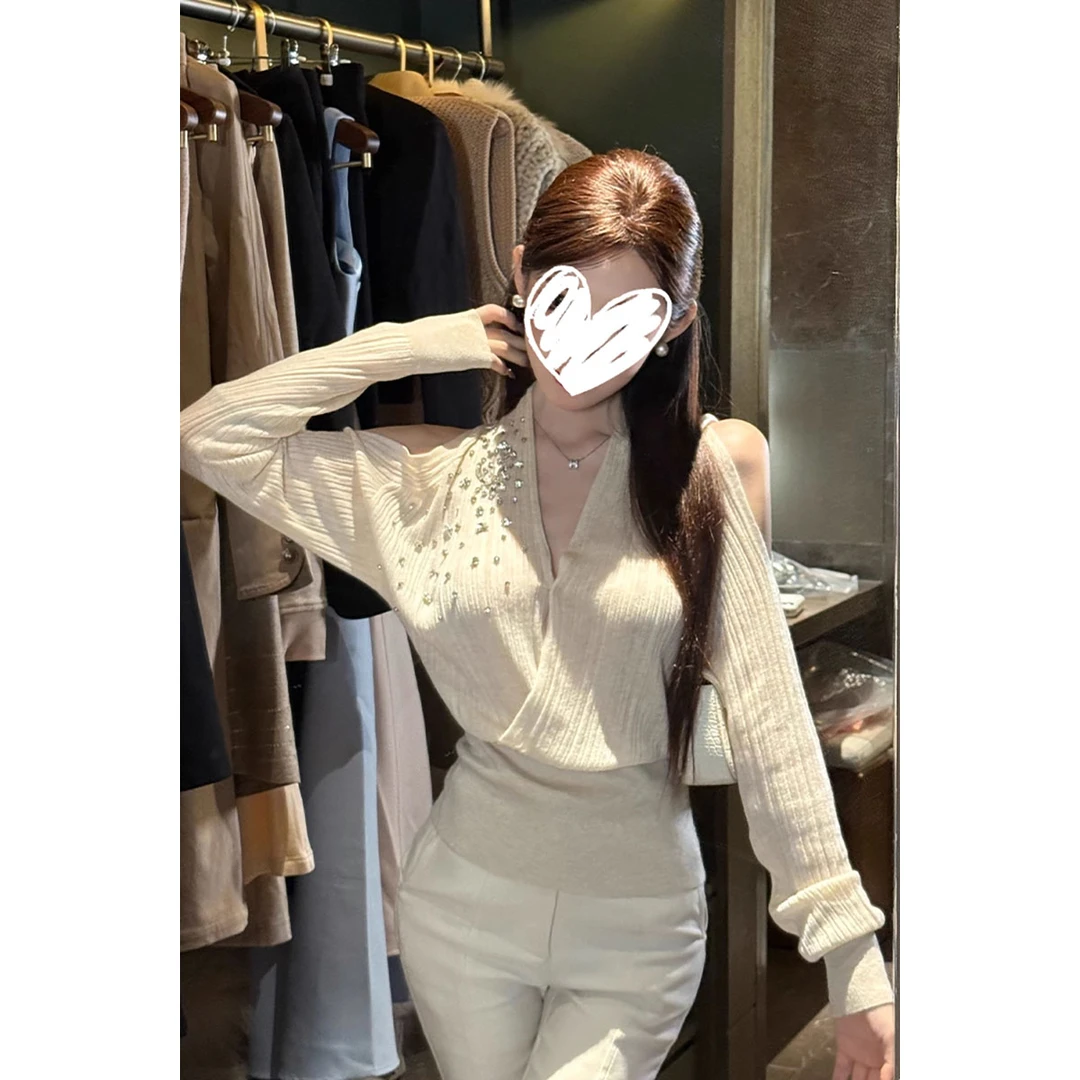 性感纯欲烫钻V领露肩针织衫女秋冬新款修身显瘦收腰时尚气质上衣