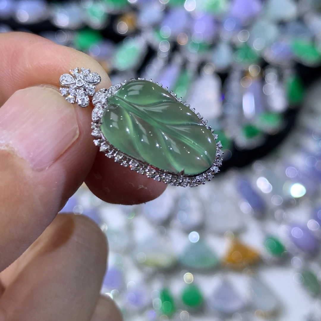 翡翠18K金镶嵌颈饰