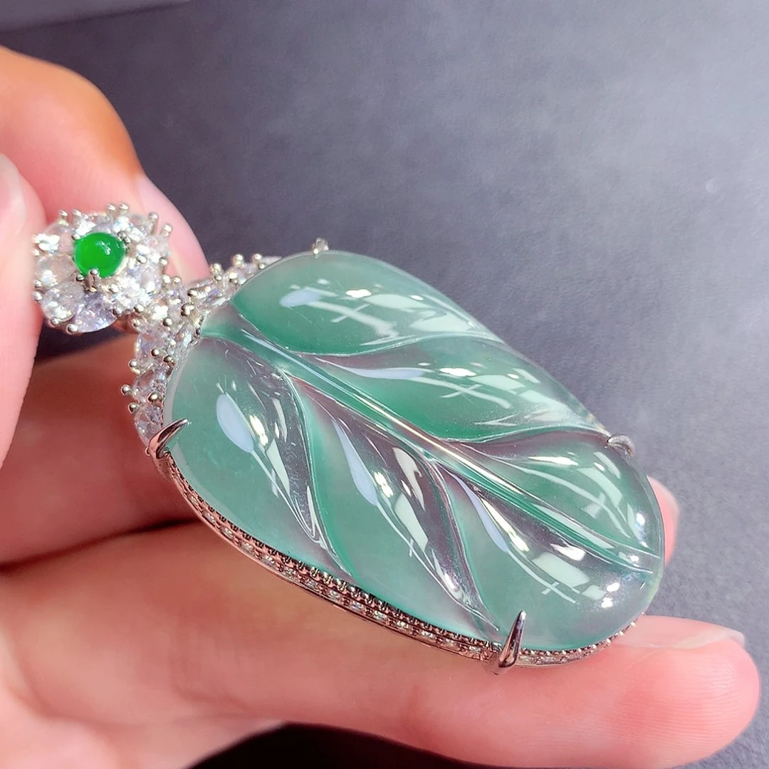 翡翠未镶嵌颈饰挂件