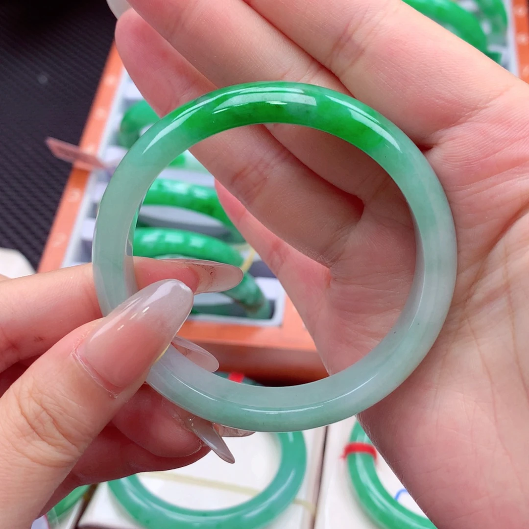 翡翠未镶嵌手镯翡翠