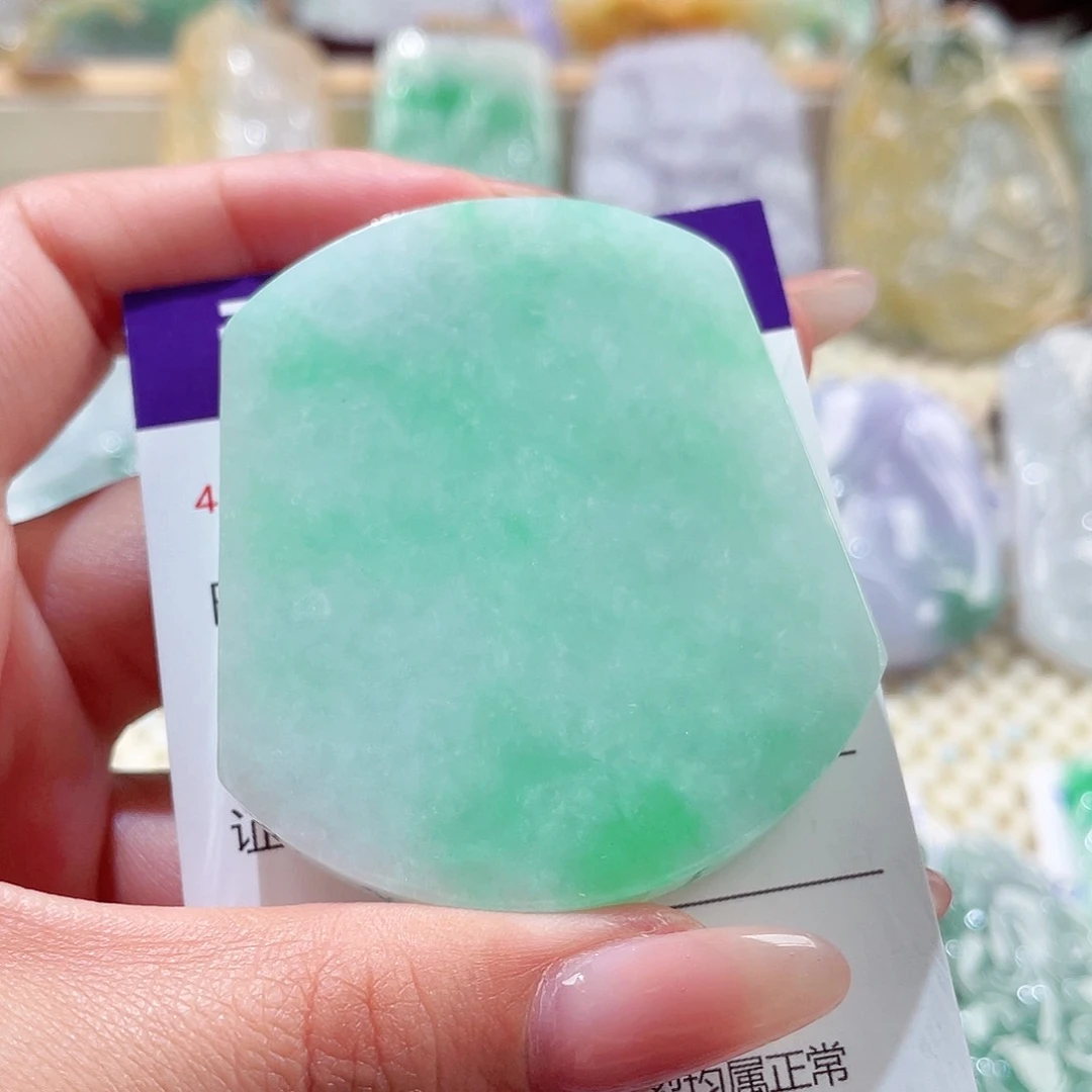 翡翠未镶嵌颈饰无事牌