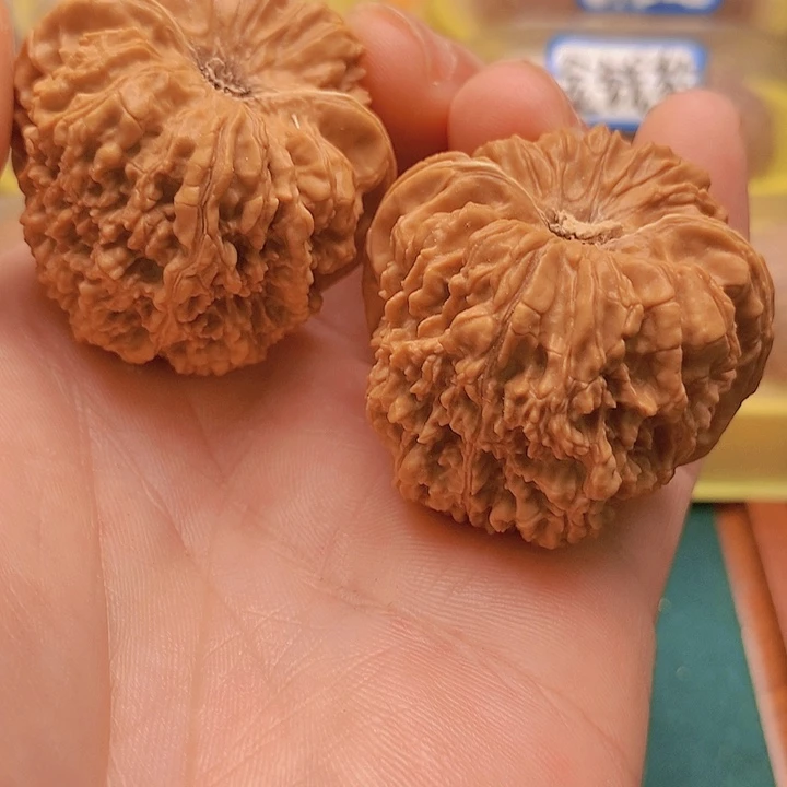 文玩核桃把件42全品大凹底137金蟾异形