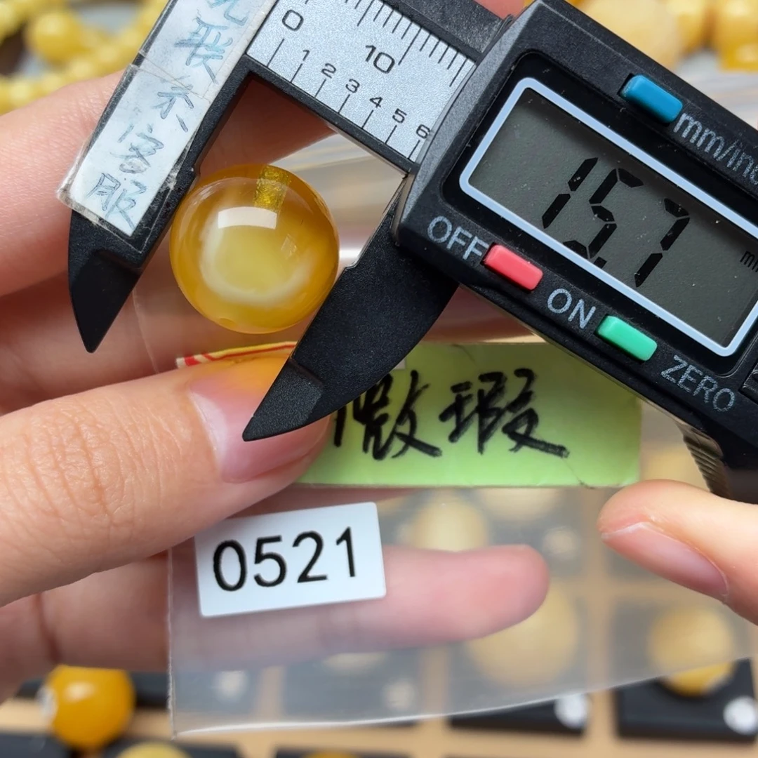 沙***加蜜蜡未镶嵌裸石蜜蜡