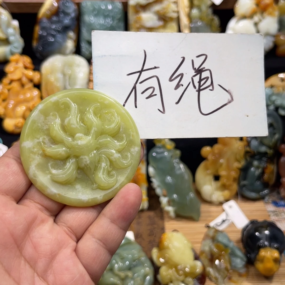 蛇纹石玉未镶嵌颈饰