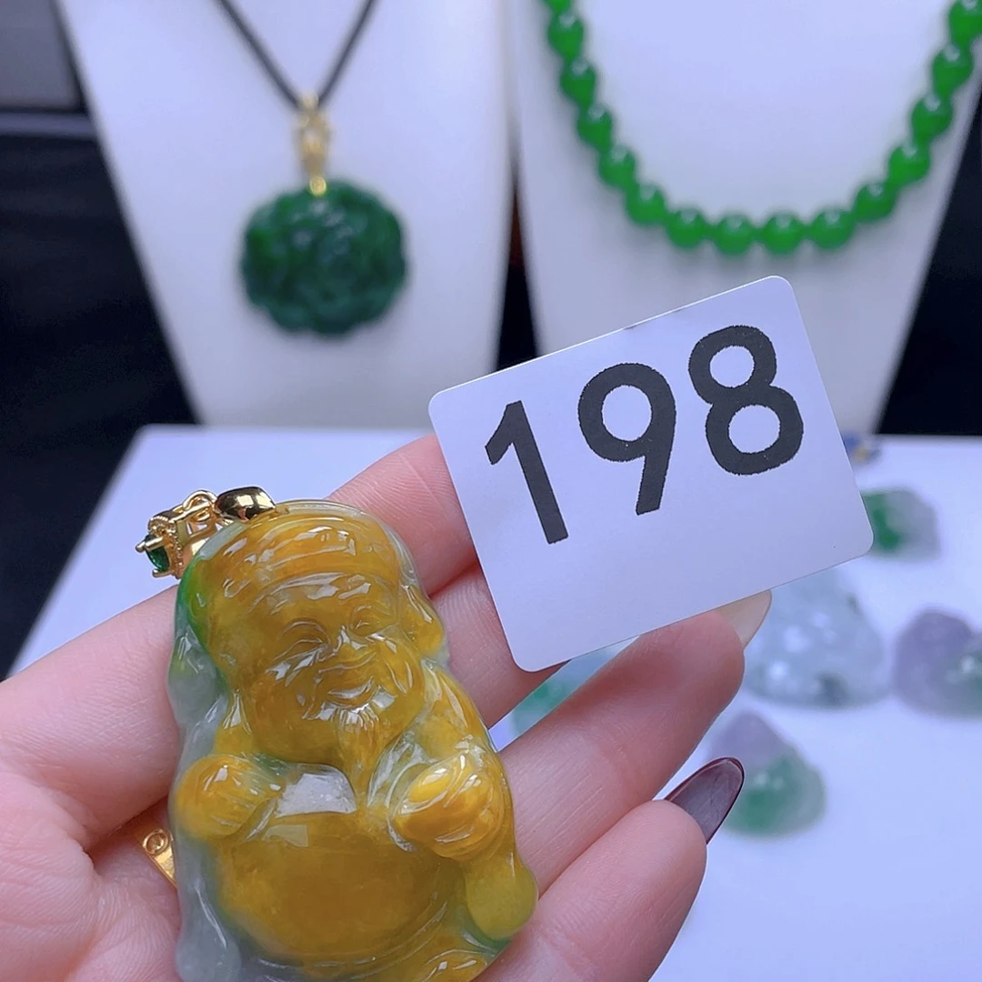 翡翠吊坠(赠链)未镶嵌