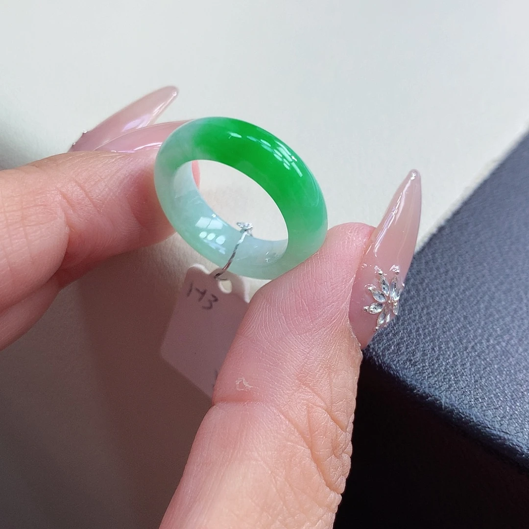 翡翠未镶嵌戒圈11号