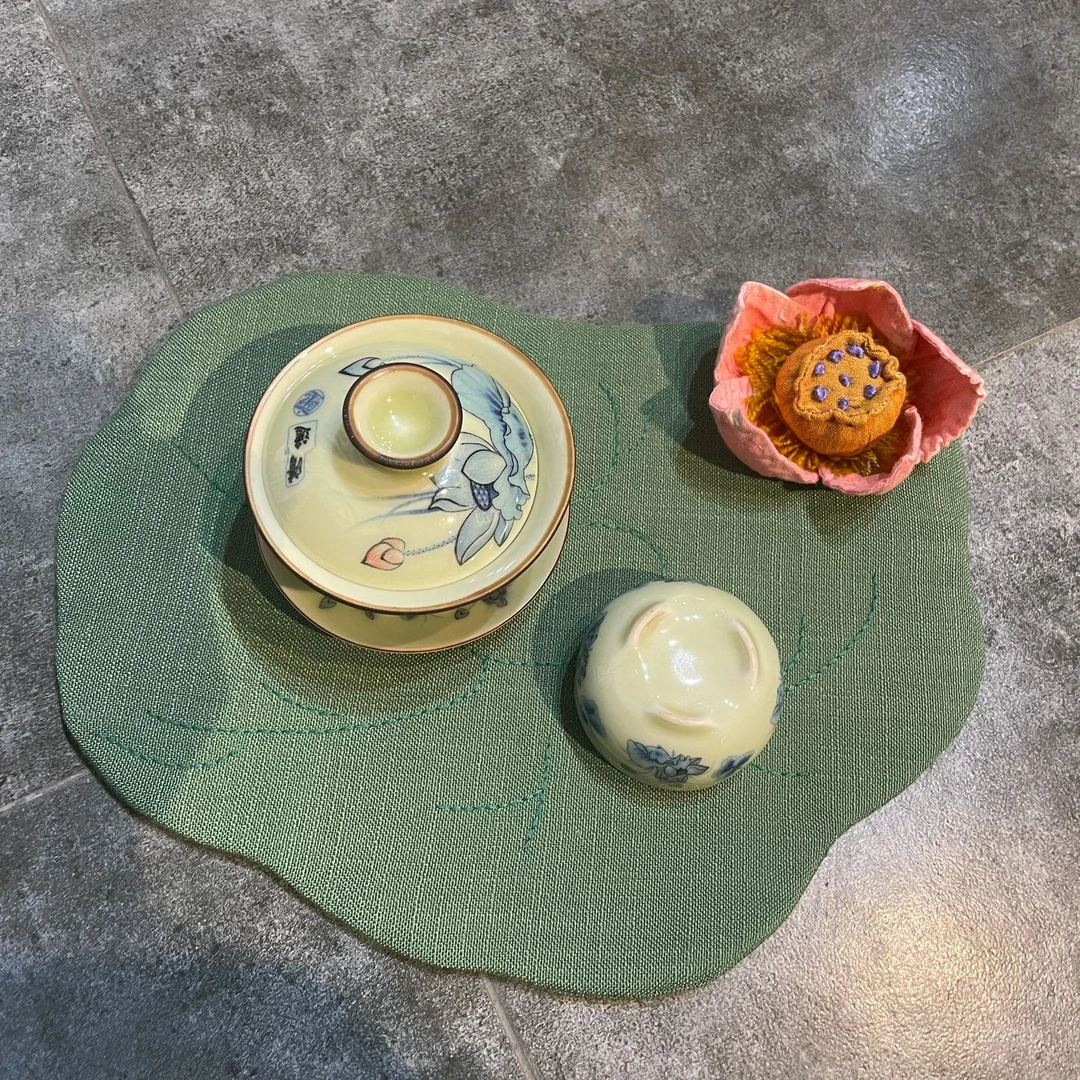 原创荷叶莲花杯垫手工缝制手绘