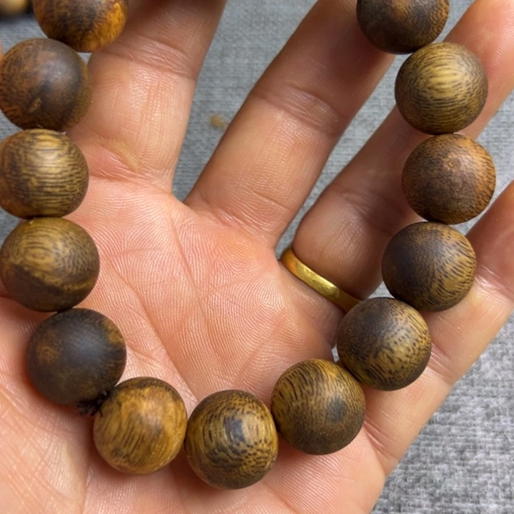 沉香碎屑沉香乌身白棋1.4单圈14克