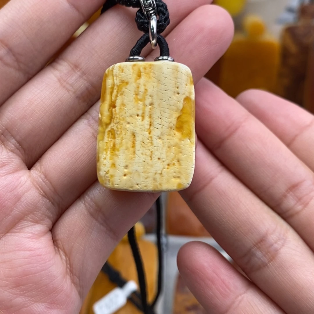 琥珀吊坠(赠链)未镶嵌