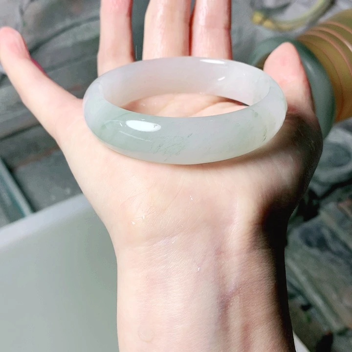 颜***爱定制石英质玉（非洲翠）