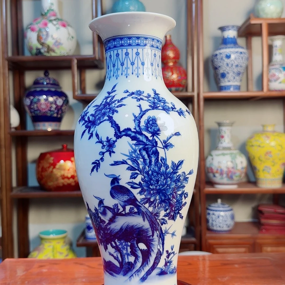 瓶青花花鸟瓶（高度36厘米肚径16厘米）