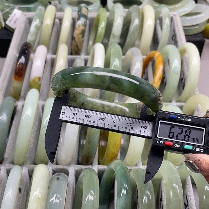 蛇纹石玉未镶嵌手镯241