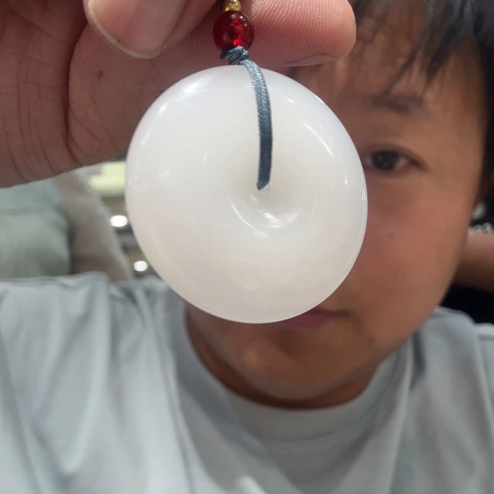 石英质玉未镶嵌颈饰