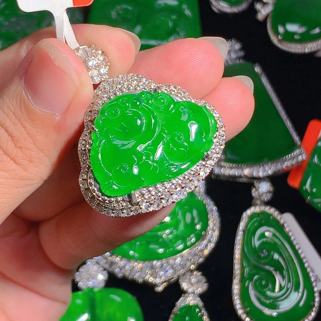 吊坠(不含链)未镶嵌翡翠