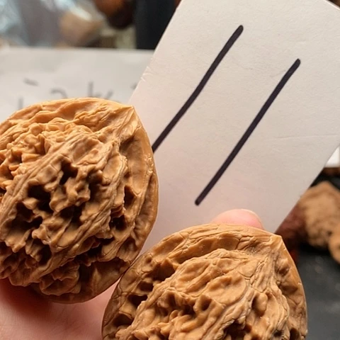 吊坠桃核42玉麒麟49克