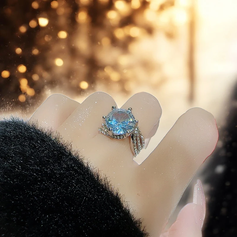 铜合金仿水晶戒指 闪钻戒指女轻奢经典情侣对戒时尚气质小众指环