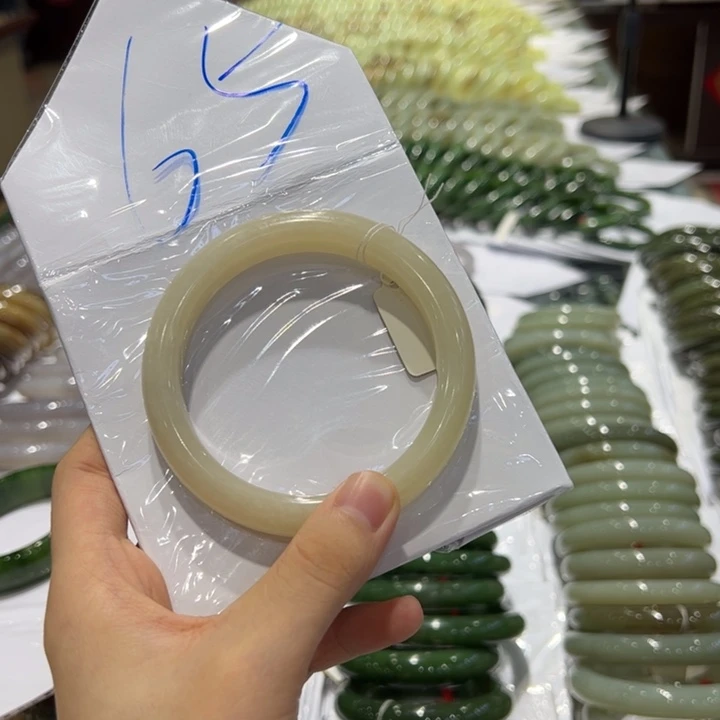 和田玉手镯未镶嵌用****7