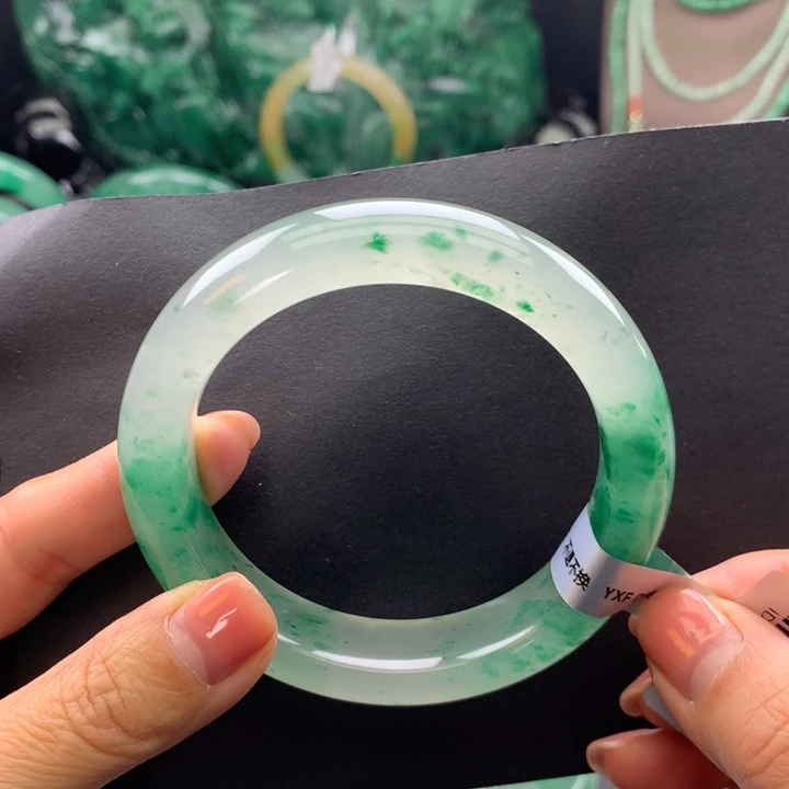 石英质玉未镶嵌手镯