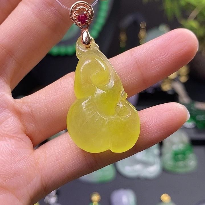 翡翠未镶嵌吊坠(赠链)