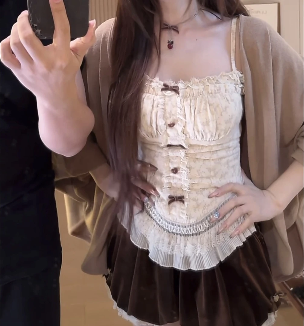 焦糖玛奇朵 秋季新款纯欲风约会氛围感吊带上衣开衫花苞短裤套装