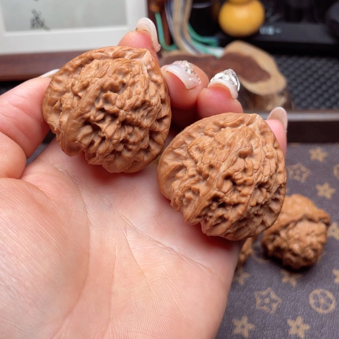 文玩核桃把件三角白