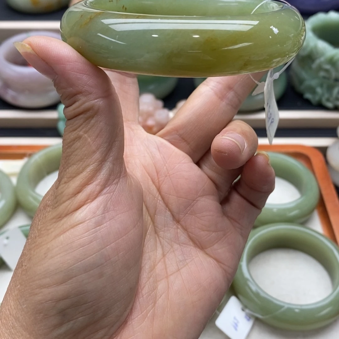 未镶嵌手镯石英岩玉静****