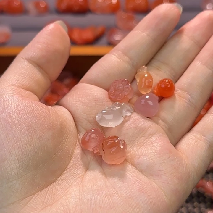 南红玛瑙未镶嵌牌子冰飘小配饰组合