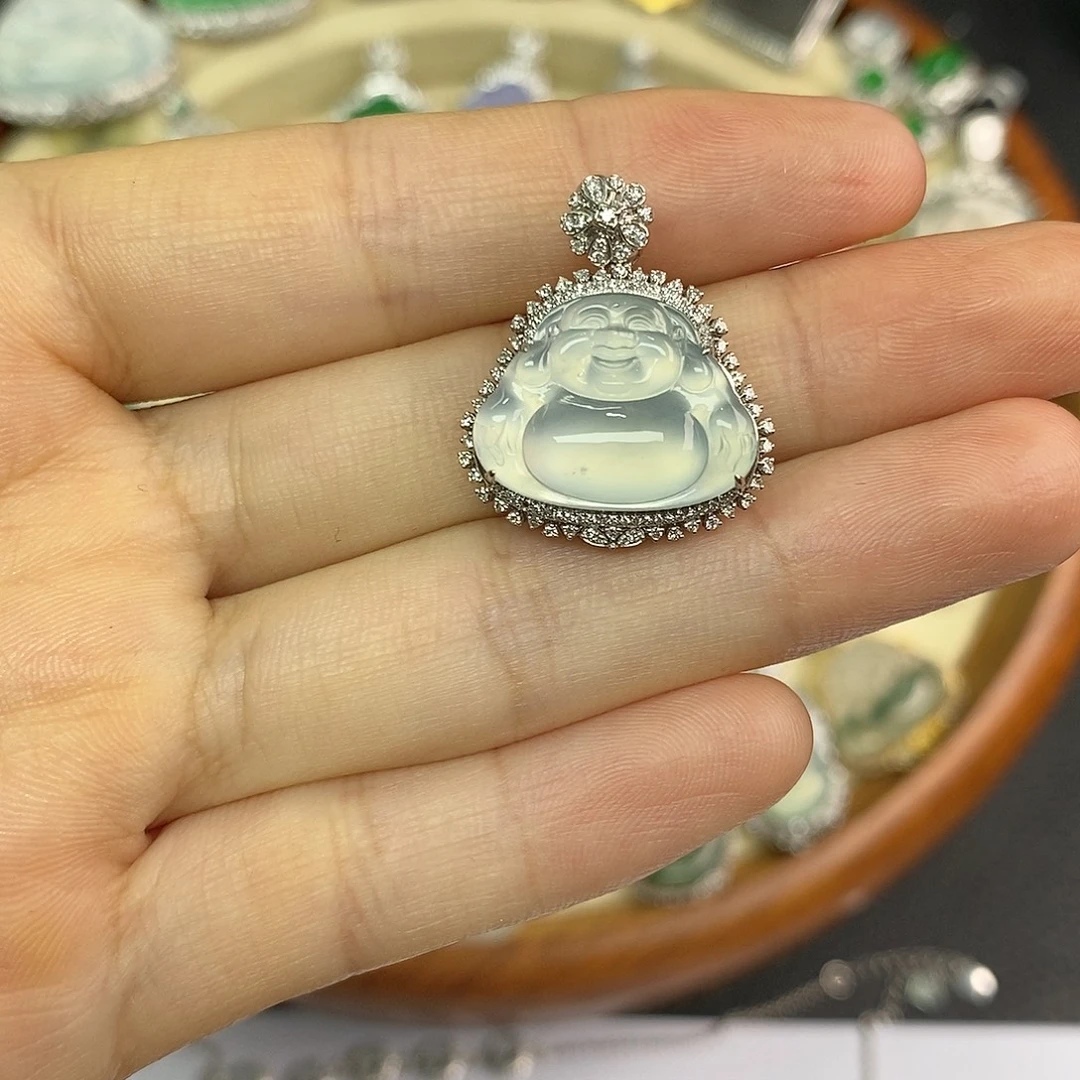 翡翠18K金镶嵌颈饰翡翠