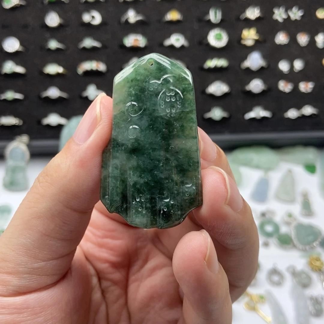 翡翠未镶嵌颈饰0000000015