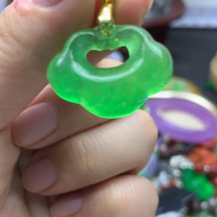 翡翠未镶嵌颈饰吊坠