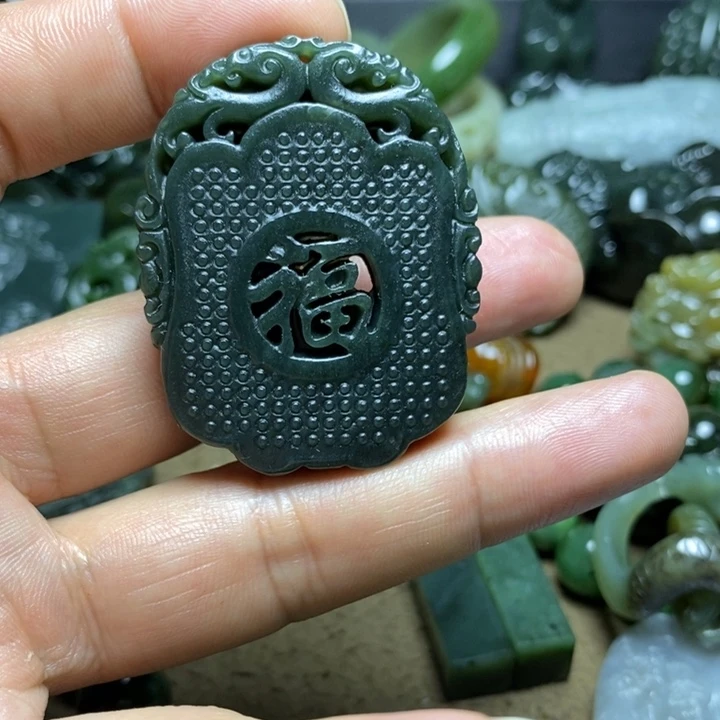 和田玉未镶嵌颈饰