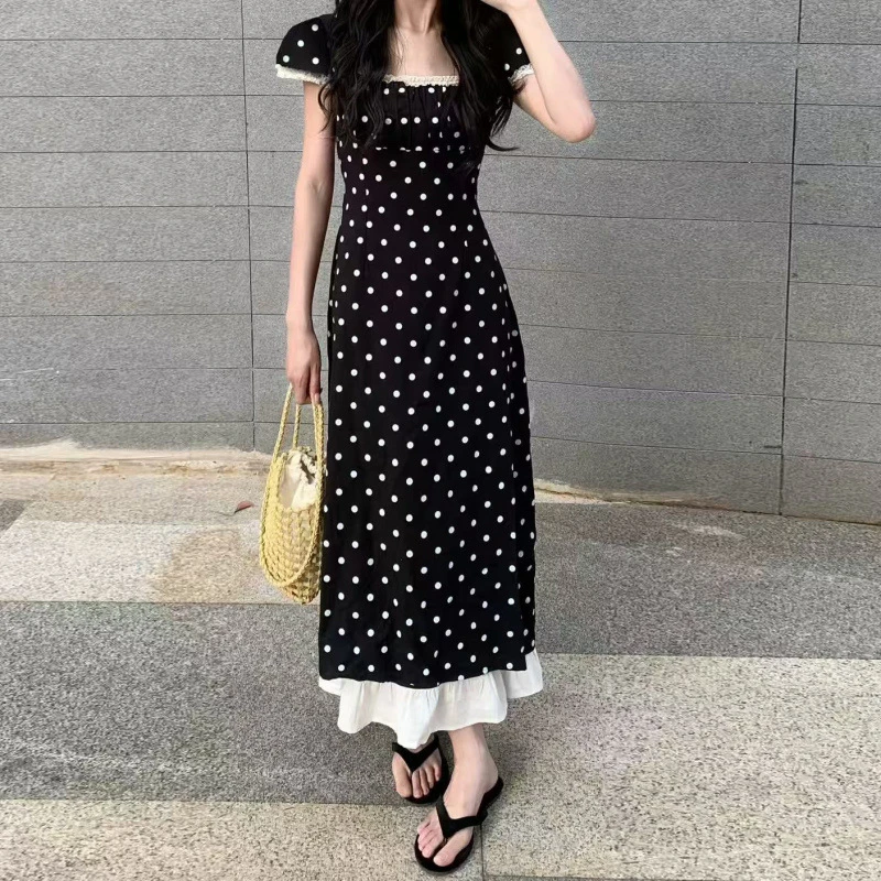 2025夏季法式宫廷复古风波点蕾丝拼接方领收腰显瘦荷叶边连衣裙