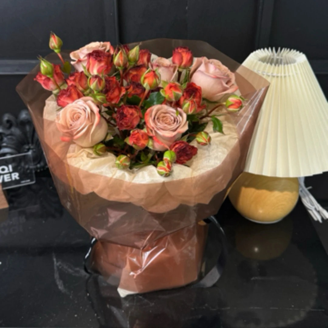 【与你有约】卡布配搭巧克力多头玫瑰