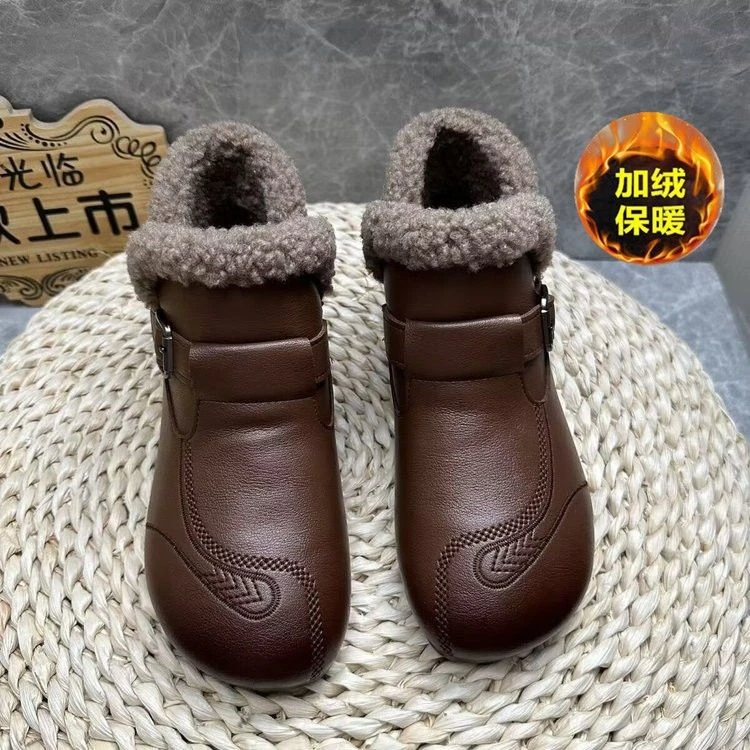 名牌正品短靴女冬季中老年防滑加绒保暖软底皮鞋复古妈妈平底棉鞋