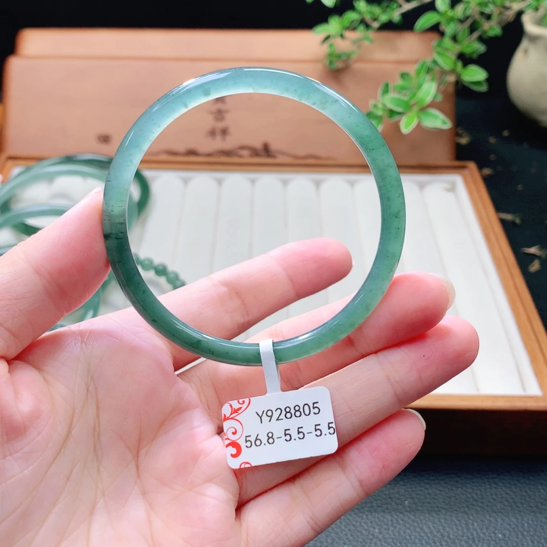 翡翠未镶嵌手镯（圆镯）