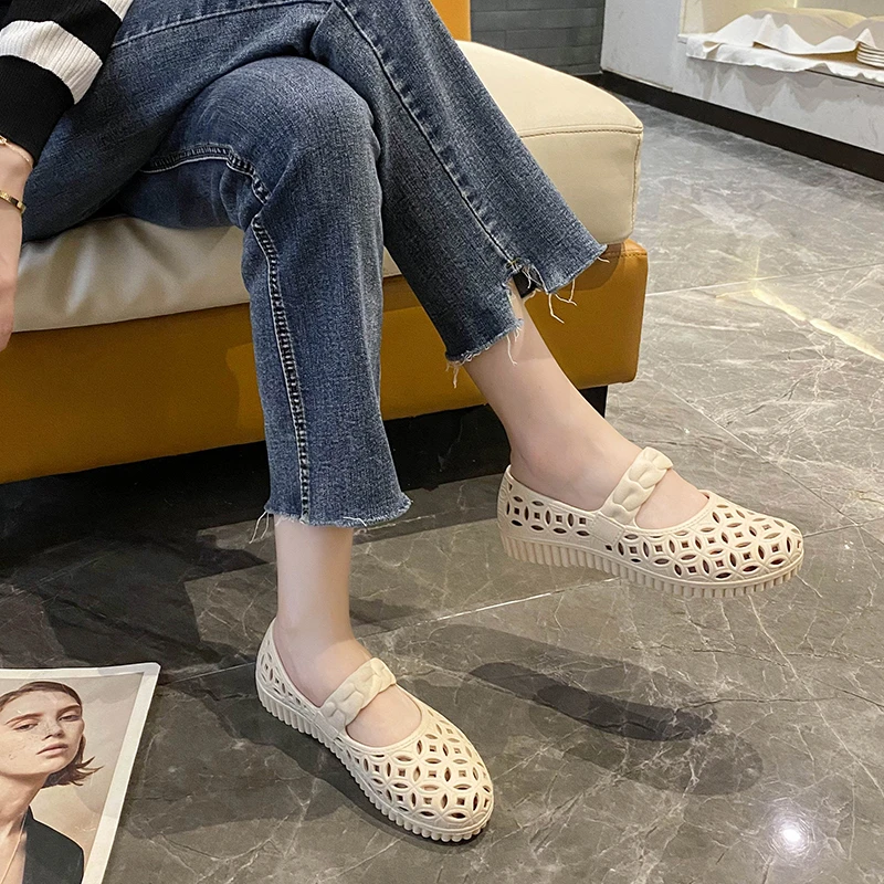 凉鞋女士休闲夏季浅口镂空平底鞋外穿防滑软底一脚蹬休闲包头拖鞋
