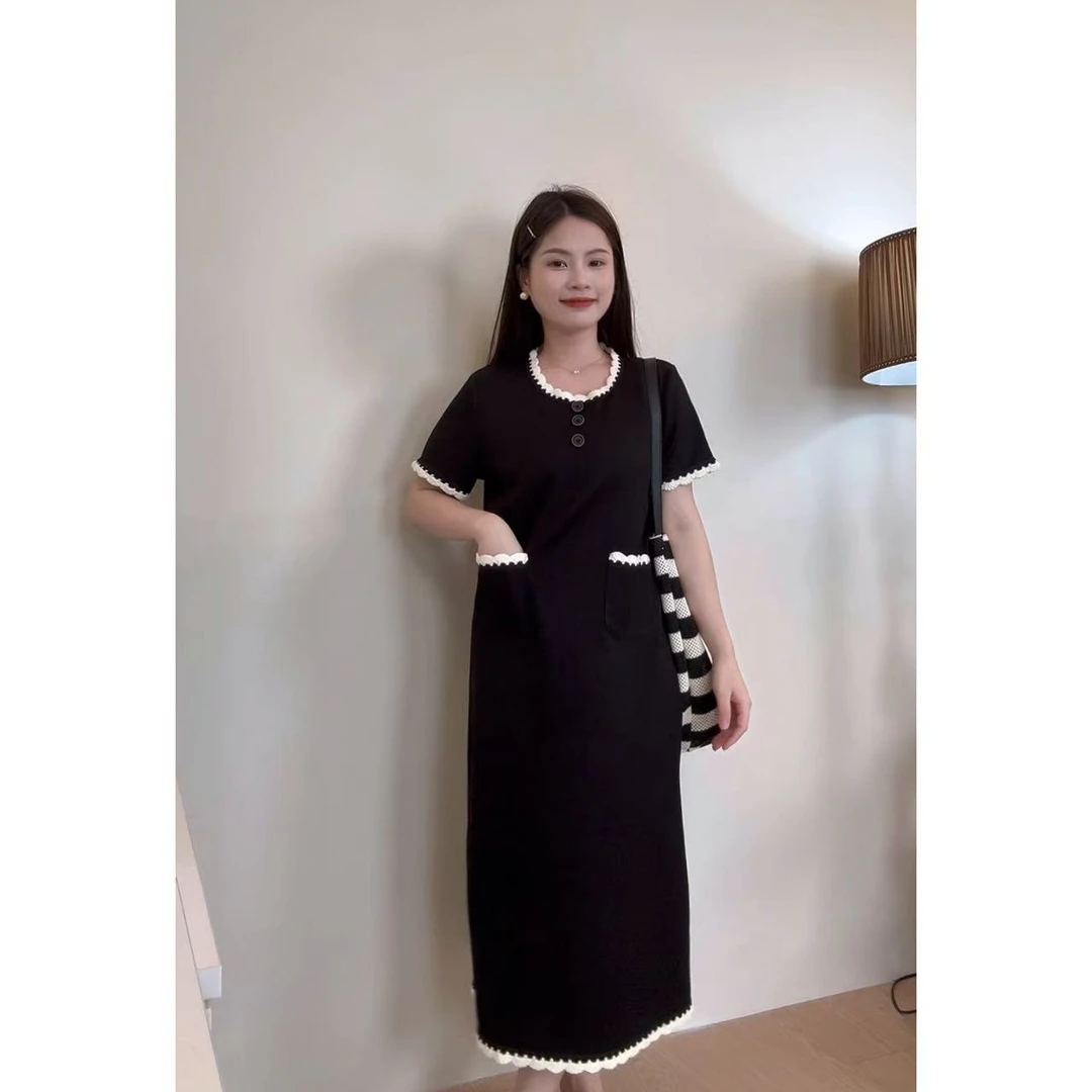 小个子夏季新款显瘦裙子百搭法式小香风撞色圆领短袖黑色连衣裙