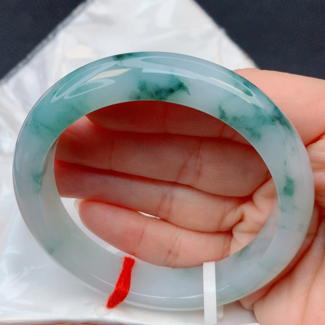 翡翠未镶嵌手镯55-56胶润飘花 有纹