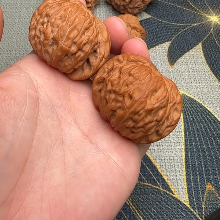 洪***伟吊坠文玩核桃磨盘