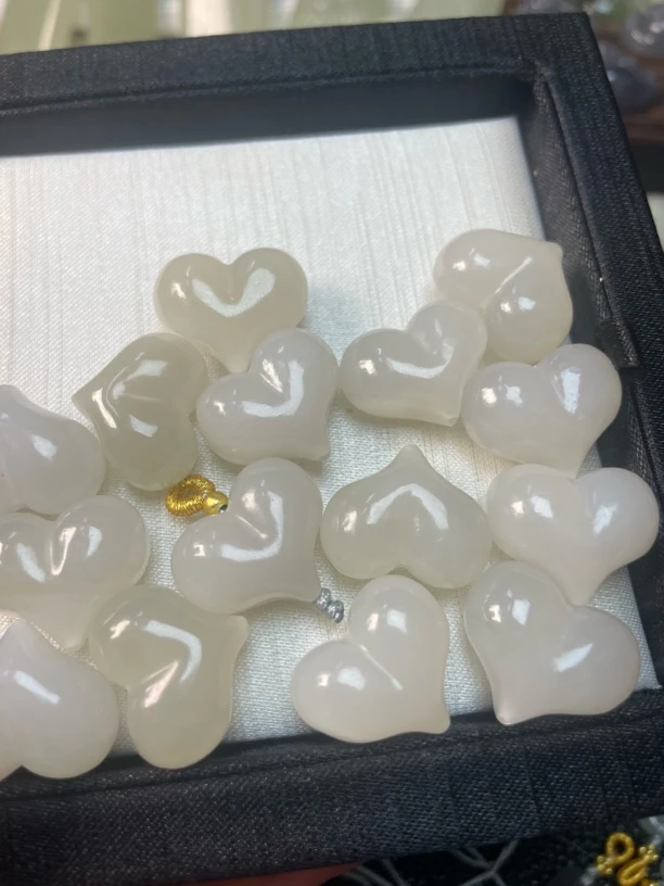 16.5-20-11mm微瑕天然和田玉爱心屁桃吊坠立体饱满多样性发1